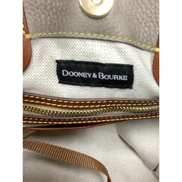 NWOT Dooney &Bourke Purse Women’s 1Size Pebbled Leather Crossbody 3 Compartments - Picture 8 of 8